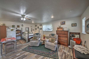 Pet-Friendly Libby Cottage with Mountain Views!